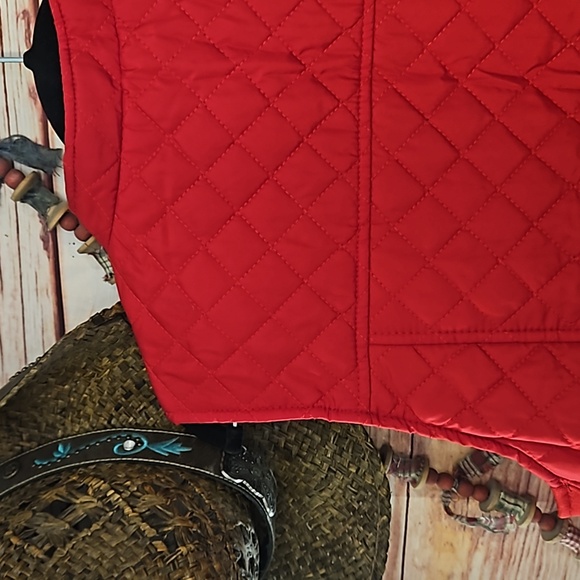 NWOT Never Worn Christmas Red QUILTED, LINED, WARM VEST! SZ LG/XL - Picture 7 of 8